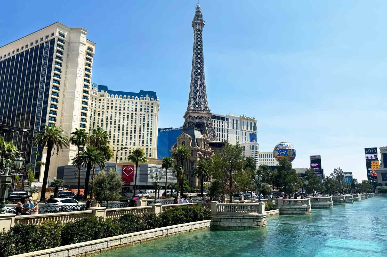 Las Vegas & Surround